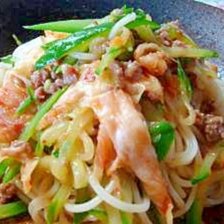 肉みそときゅうりのキムチそうめん